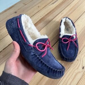 UGG Dakota Women's Navy blue pink Suede Sheepskin Lined Moccasin Slippers Size 6